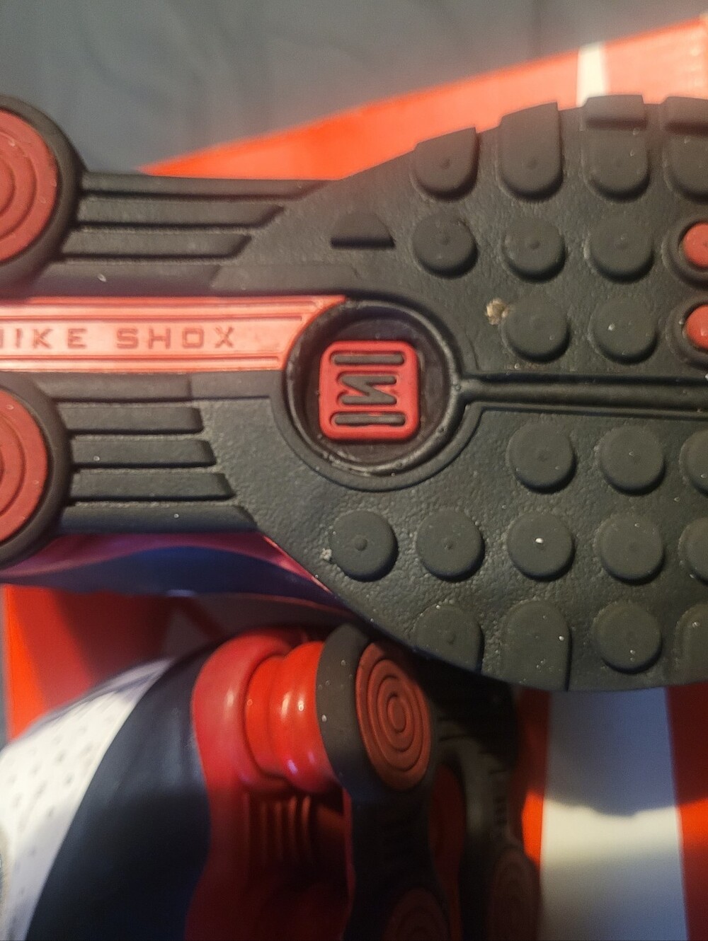 Nike Shox R4 - Picture 3 of 3